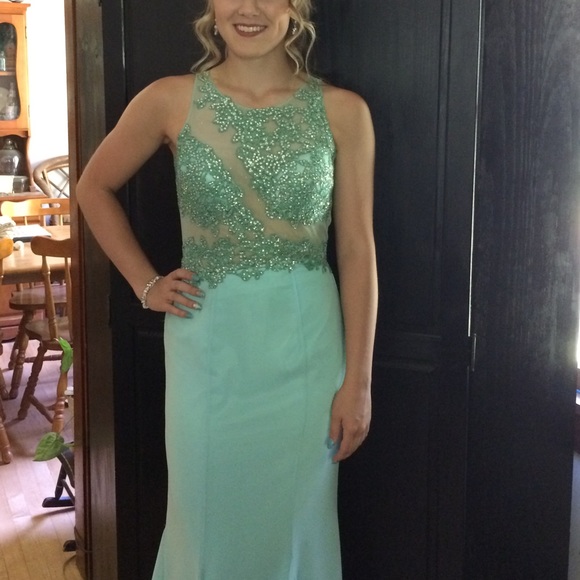 Prom dress - Picture 2 of 3